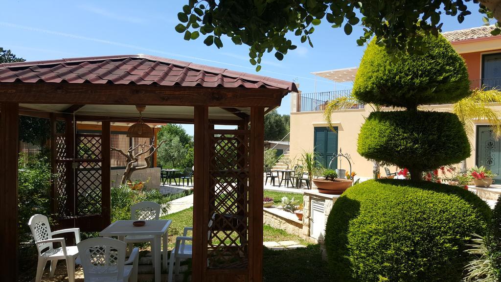 Вилла Alla Corte Di Nonna Maria Поццалло Экстерьер фото